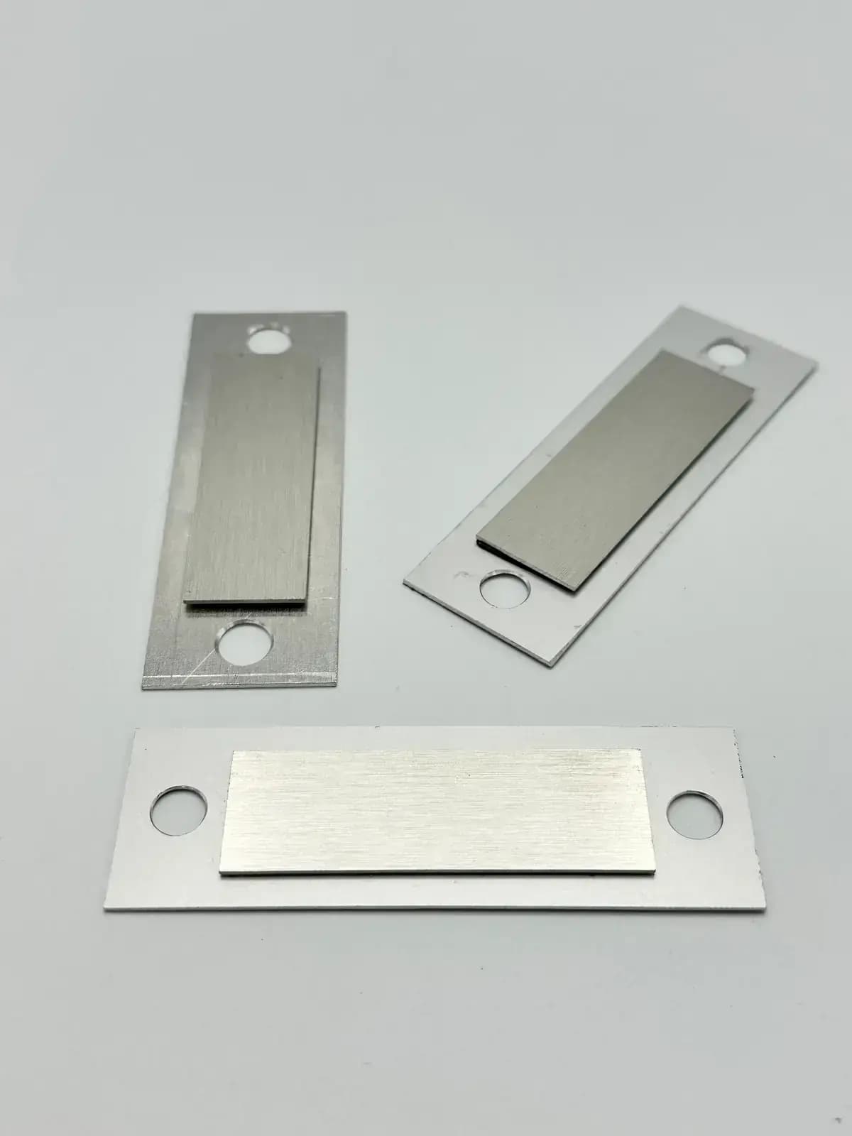 Briefkastenschilder auf Montageplatten