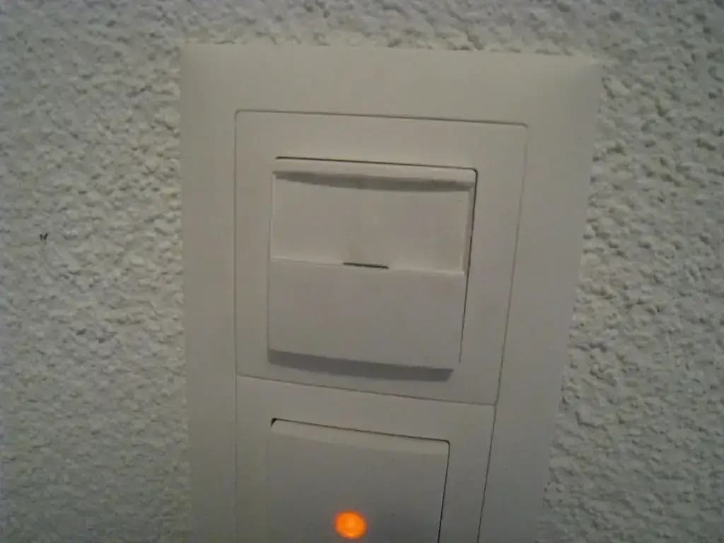 Wohnungsklingel mit Schildhalter