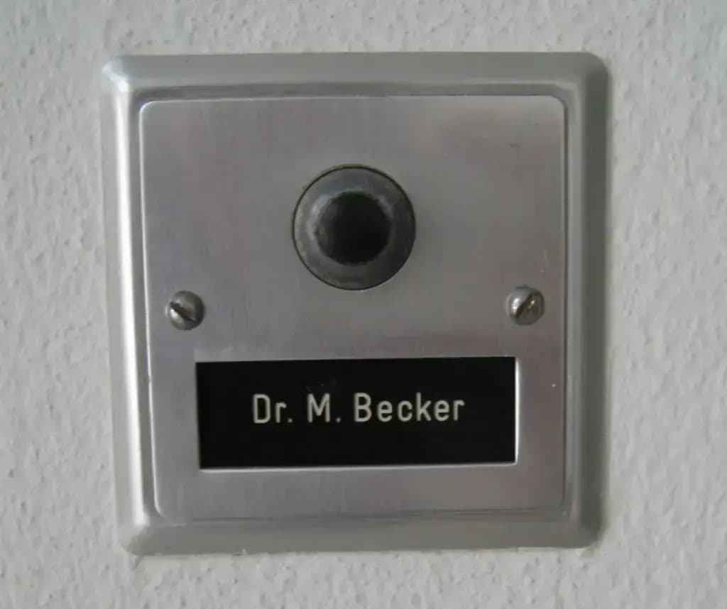 Klingel in Aluminium mit schwarzem Namensschild