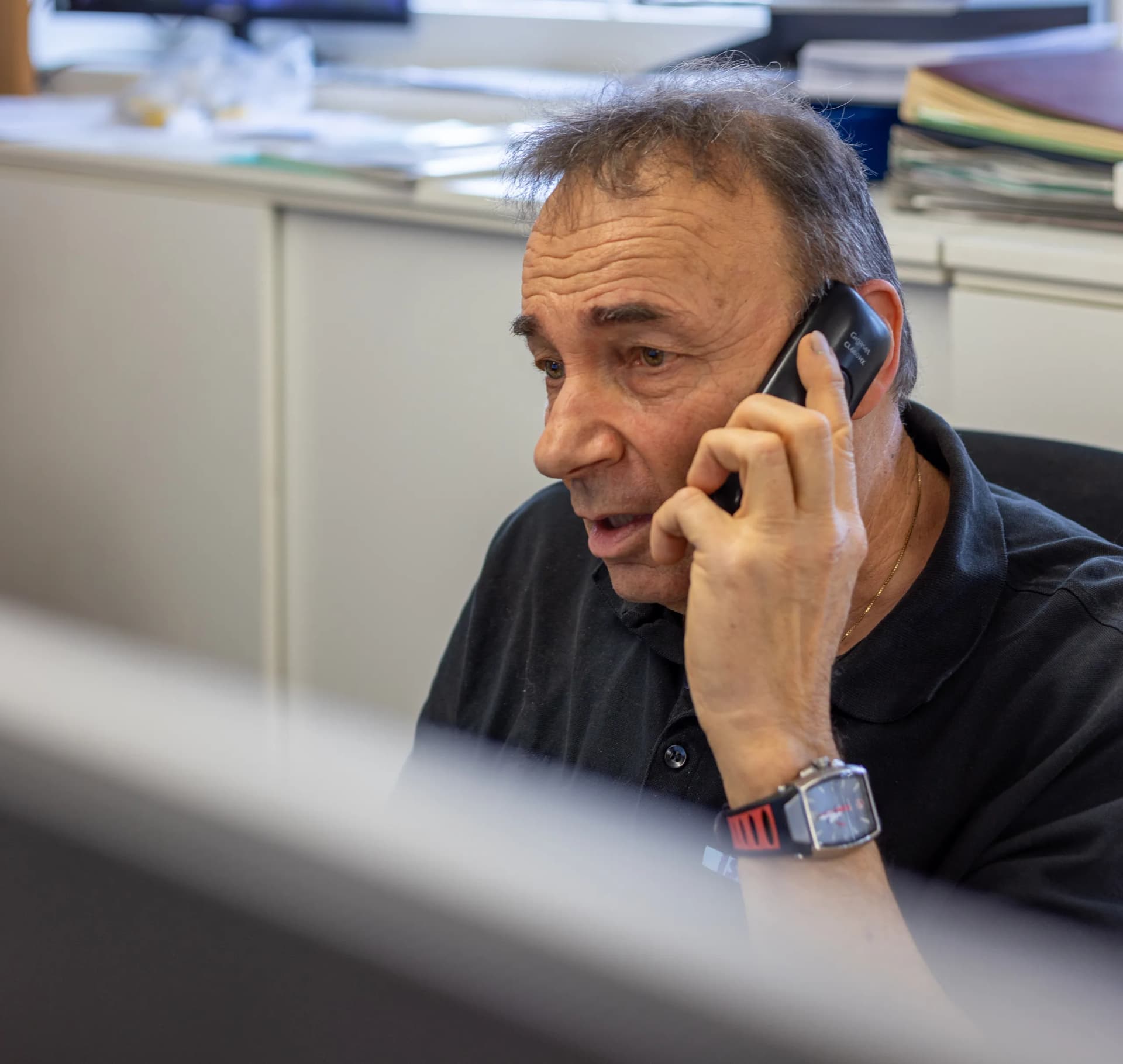 Persönliche Beratung am Telefon bei Fischer Schilder