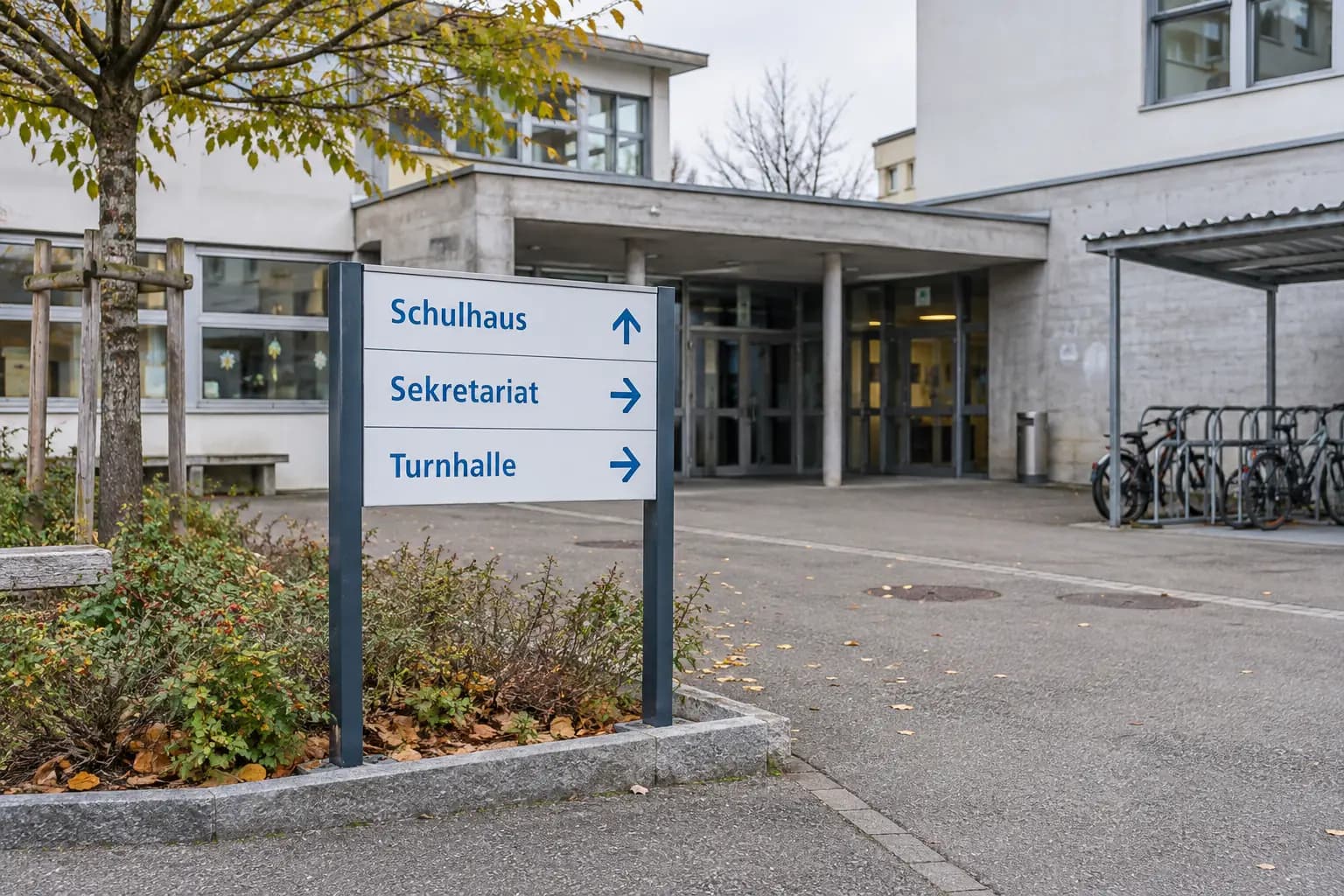Türschild und Beschriftung aus der Produktion von Fischer Schilder